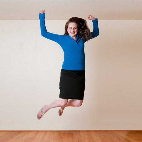 Holli dresses down the Onyx Jet Set Skirt with the Fleece Lounging/Co-Sleeping Top (this color coming soon) and sandals.